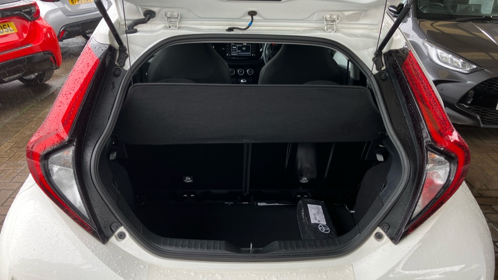 Toyota Aygo X 1.0 VVT-i Pure 5dr Petrol Hatchback - Image 13