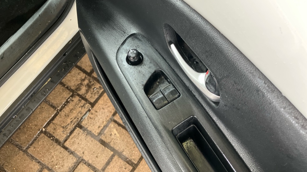 Toyota Aygo X 1.0 VVT-i Pure 5dr Petrol Hatchback - Image 30