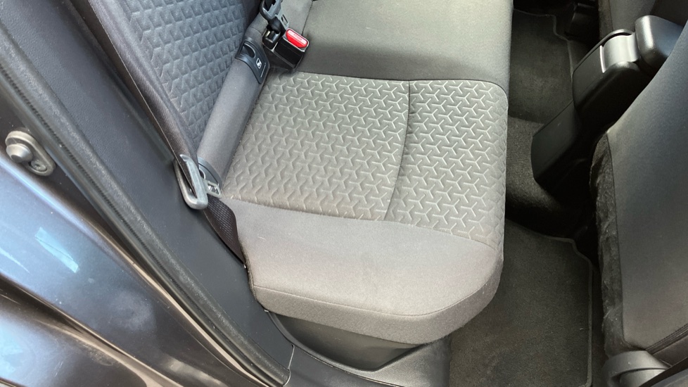 Toyota Yaris Cross 1.5 Hybrid Icon 5dr CVT Hybrid Estate - Image 14