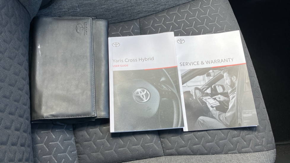 Toyota Yaris Cross 1.5 Hybrid Icon 5dr CVT Hybrid Estate - Image 27