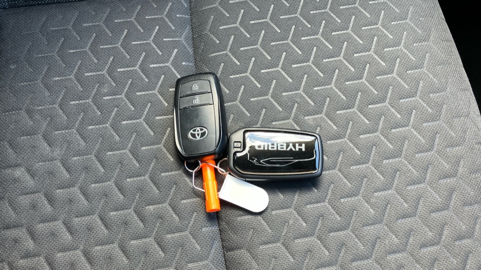 Toyota Yaris Cross 1.5 Hybrid Icon 5dr CVT Hybrid Estate - Image 28