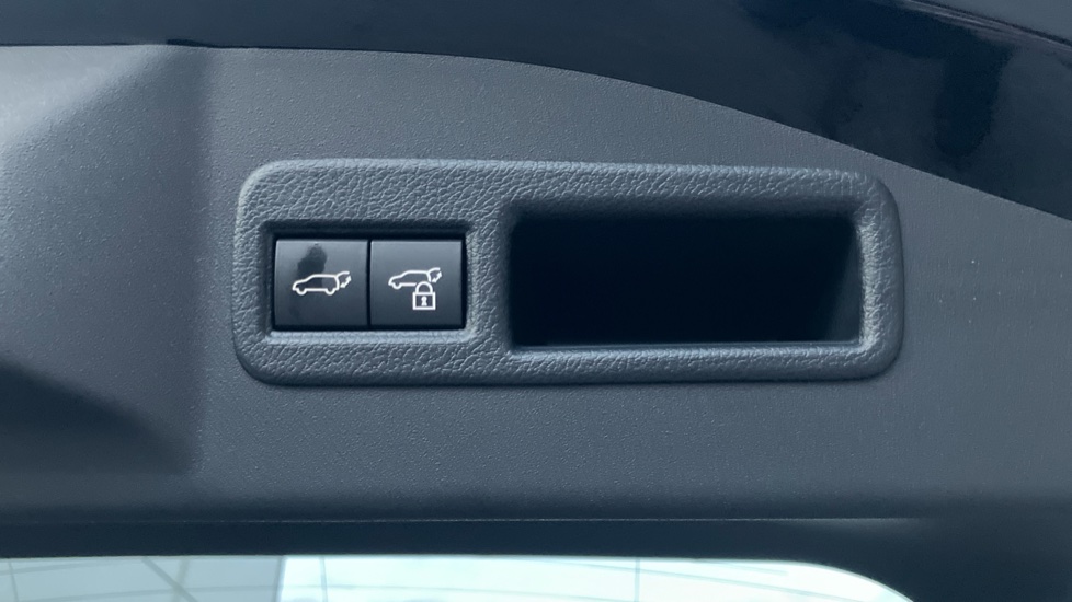 Toyota bZ4X 165kW Design 73kWh 5dr Auto Electric Hatchback - Image 31