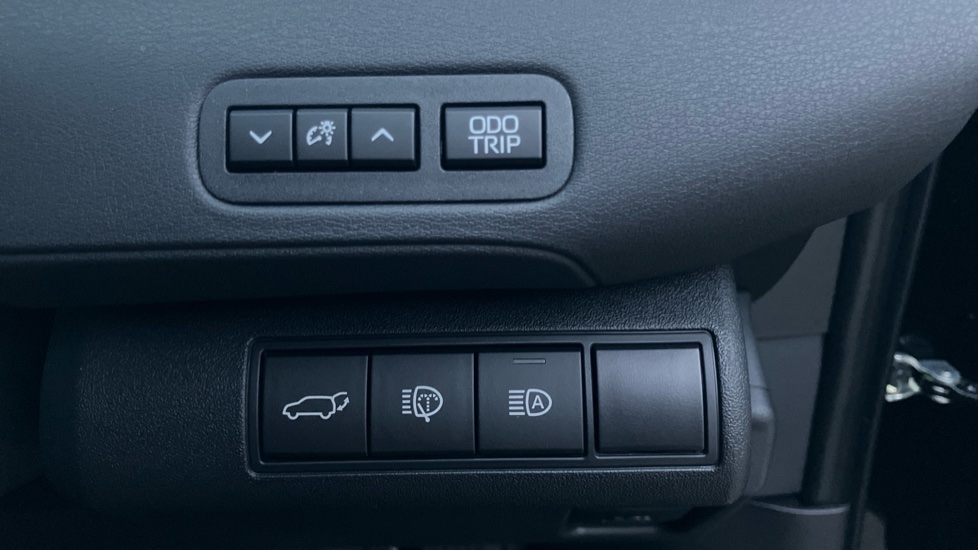 Toyota bZ4X 165kW Design 73kWh 5dr Auto Electric Hatchback - Image 34