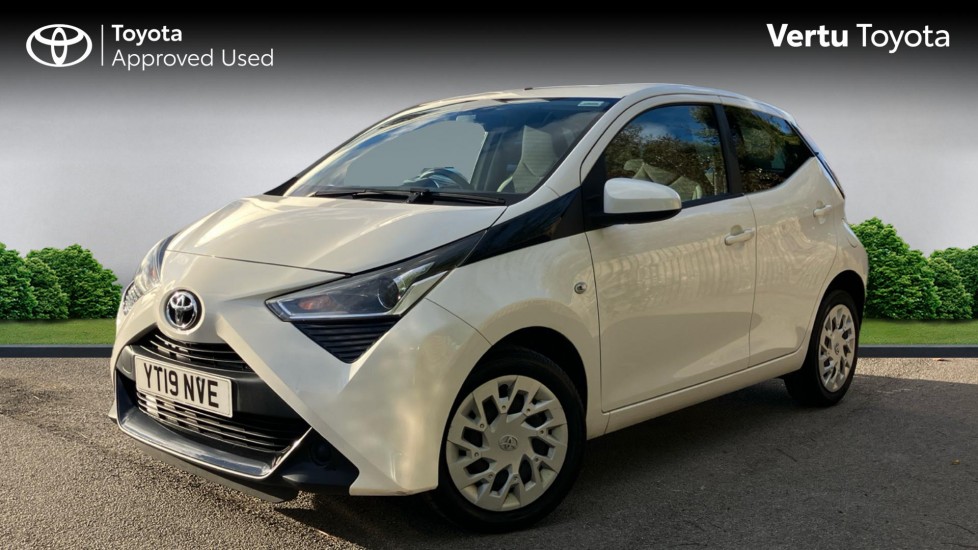 Toyota Aygo 1.0 VVT-i X-Play 5dr Petrol Hatchback - Image 3