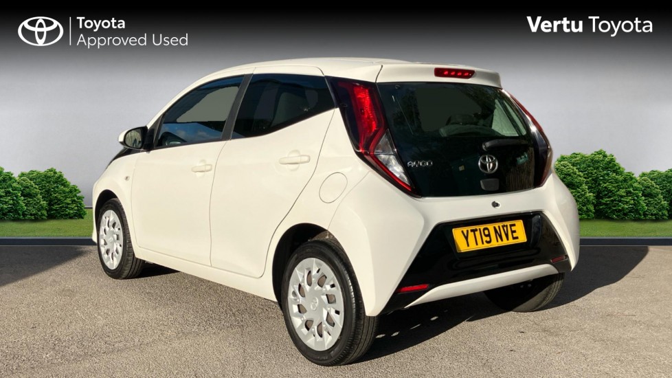 Toyota Aygo 1.0 VVT-i X-Play 5dr Petrol Hatchback - Image 4