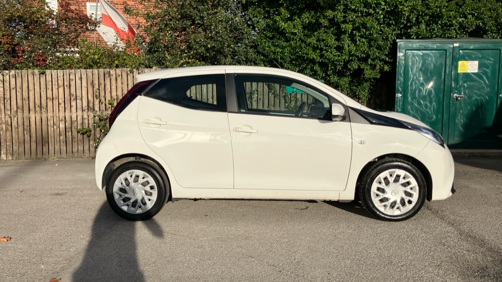 Toyota Aygo 1.0 VVT-i X-Play 5dr Petrol Hatchback - Image 23
