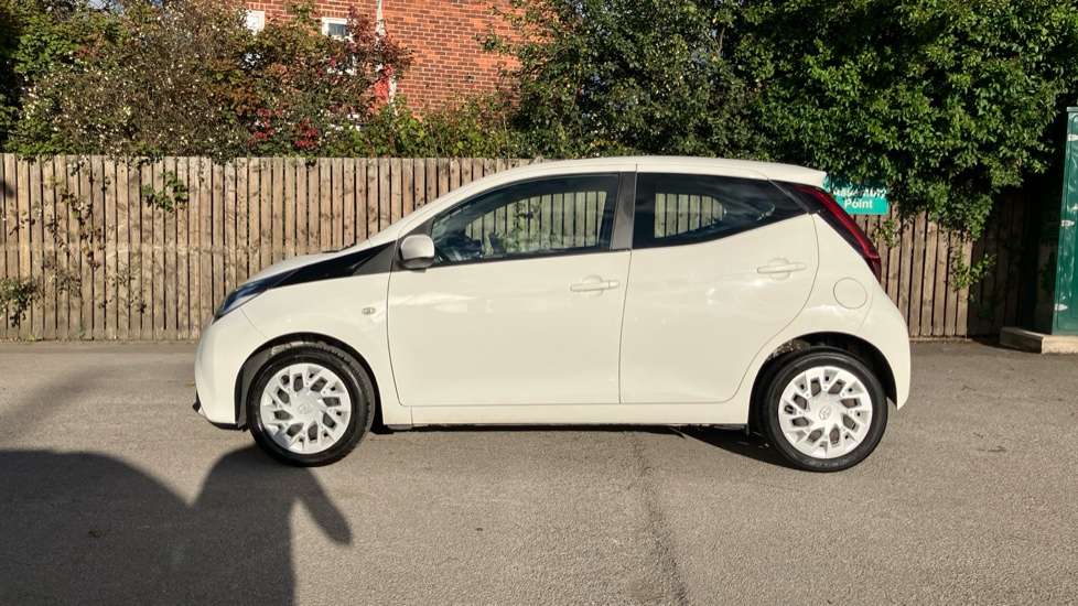 Toyota Aygo 1.0 VVT-i X-Play 5dr Petrol Hatchback - Image 24