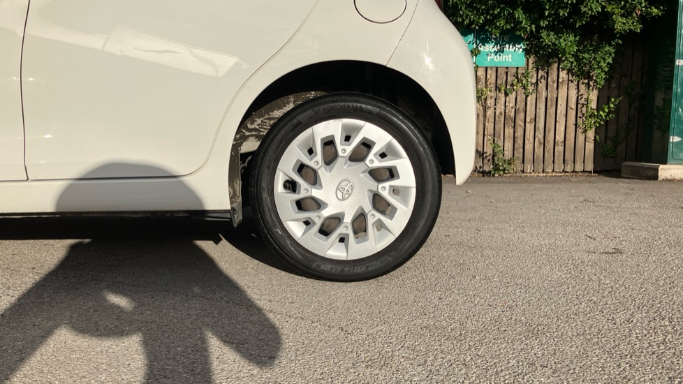 Toyota Aygo 1.0 VVT-i X-Play 5dr Petrol Hatchback - Image 25