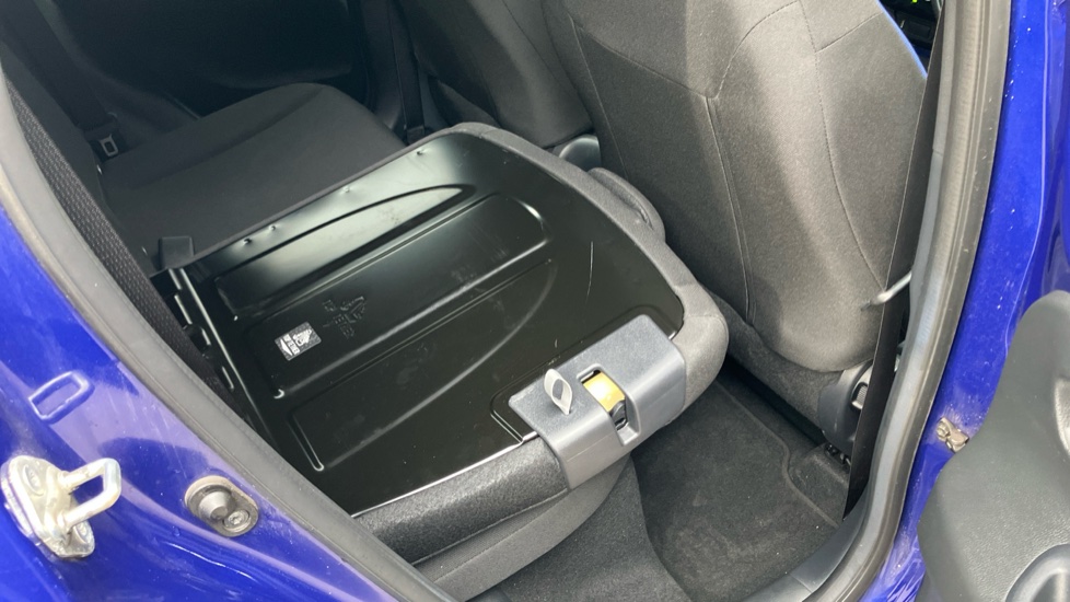 Toyota Aygo X 1.0 VVT-i Edge 5dr Petrol Hatchback - Image 18