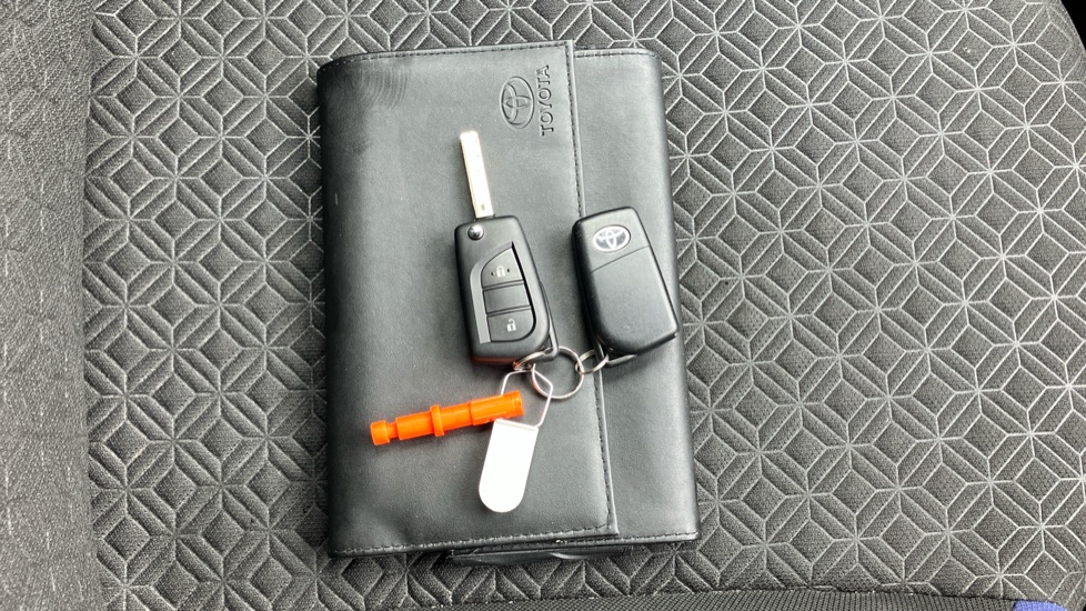 Toyota Aygo X 1.0 VVT-i Edge 5dr Petrol Hatchback - Image 28