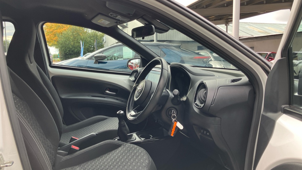 Toyota Aygo X 1.0 VVT-i Edge 5dr Petrol Hatchback - Image 12