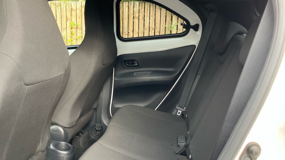 Toyota Aygo X 1.0 VVT-i Edge 5dr Petrol Hatchback - Image 15