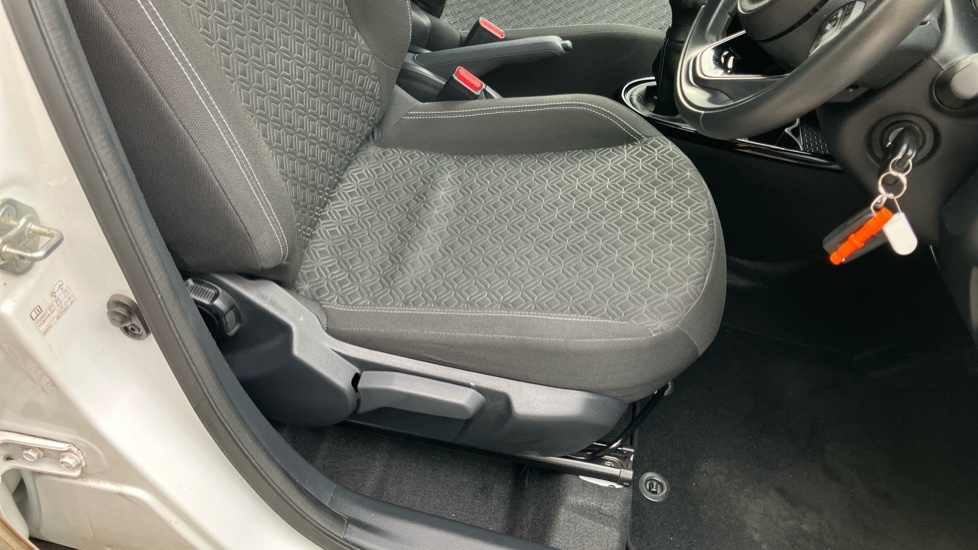 Toyota Aygo X 1.0 VVT-i Edge 5dr Petrol Hatchback - Image 17