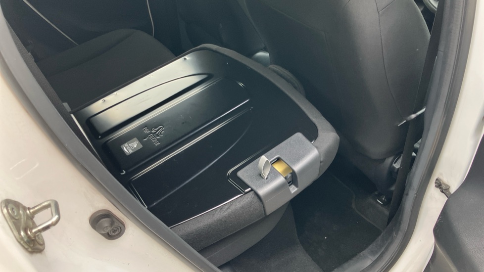 Toyota Aygo X 1.0 VVT-i Edge 5dr Petrol Hatchback - Image 18