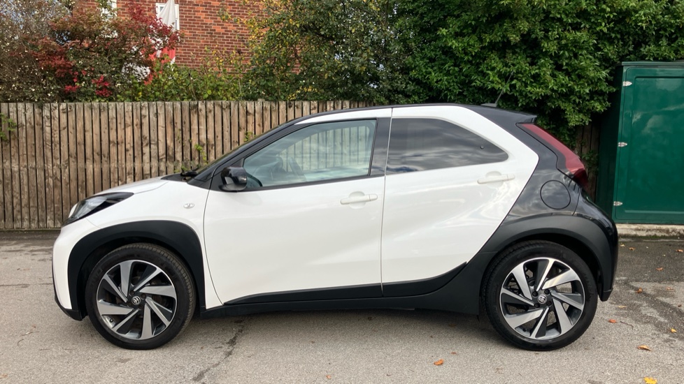 Toyota Aygo X 1.0 VVT-i Edge 5dr Petrol Hatchback - Image 24