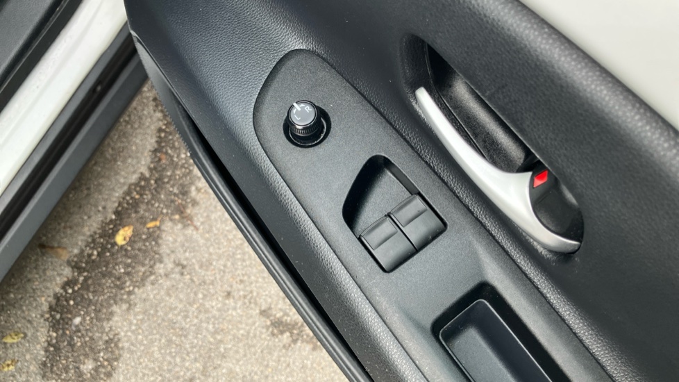 Toyota Aygo X 1.0 VVT-i Edge 5dr Petrol Hatchback - Image 30