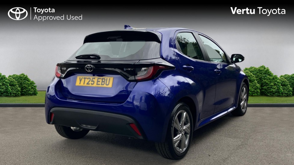 Toyota Yaris 1.5 Hybrid Icon 5dr CVT Hybrid Hatchback - Image 2