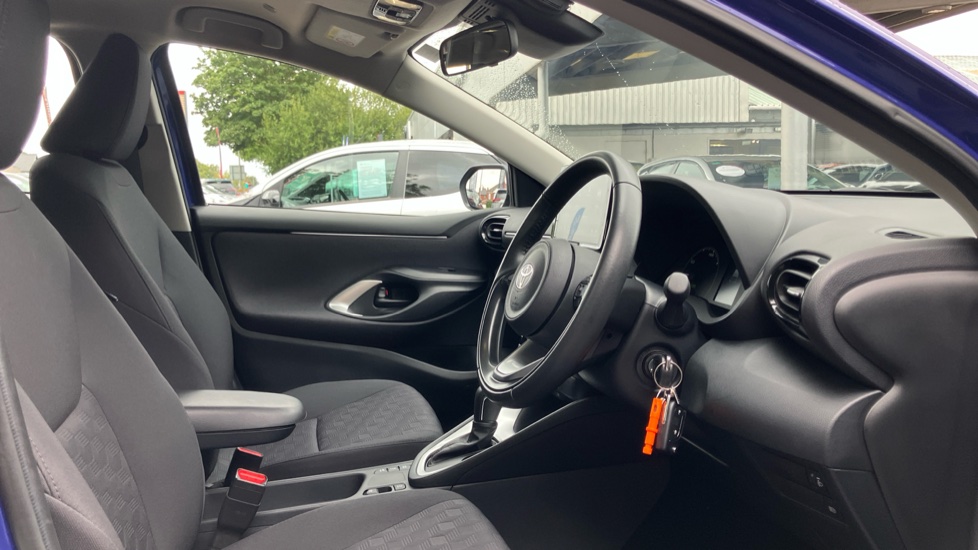 Toyota Yaris 1.5 Hybrid Icon 5dr CVT Hybrid Hatchback - Image 12