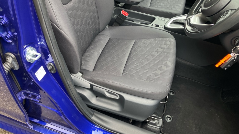 Toyota Yaris 1.5 Hybrid Icon 5dr CVT Hybrid Hatchback - Image 17