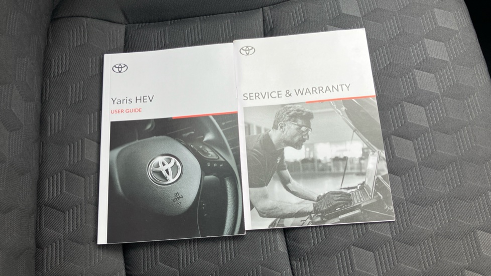 Toyota Yaris 1.5 Hybrid Icon 5dr CVT Hybrid Hatchback - Image 27
