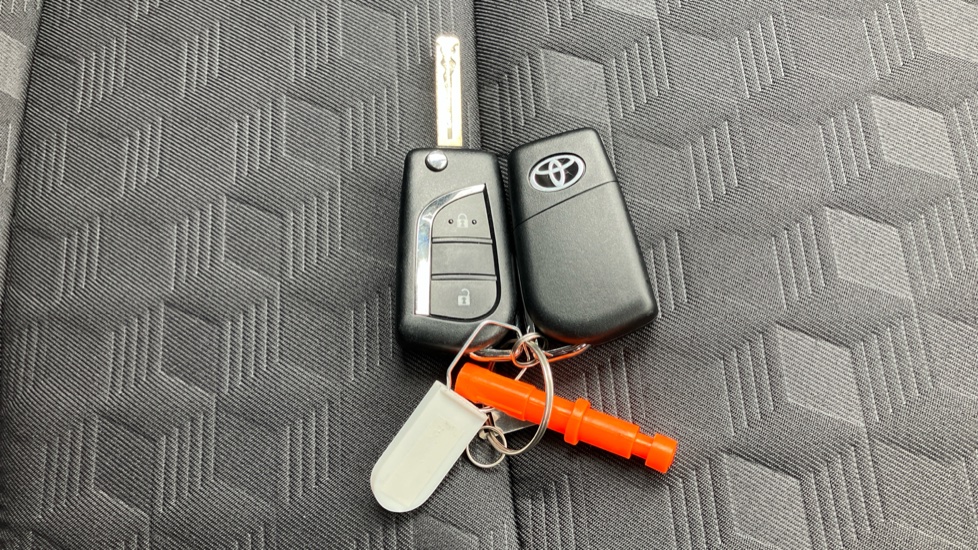 Toyota Yaris 1.5 Hybrid Icon 5dr CVT Hybrid Hatchback - Image 28