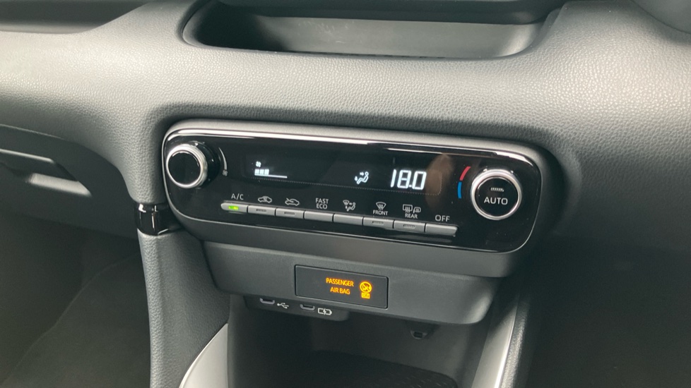 Toyota Yaris 1.5 Hybrid Icon 5dr CVT Hybrid Hatchback - Image 34