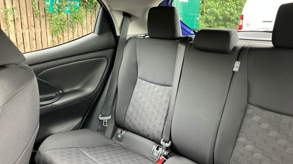 Toyota Yaris 1.5 Hybrid Icon 5dr CVT Hybrid Hatchback - Image 35