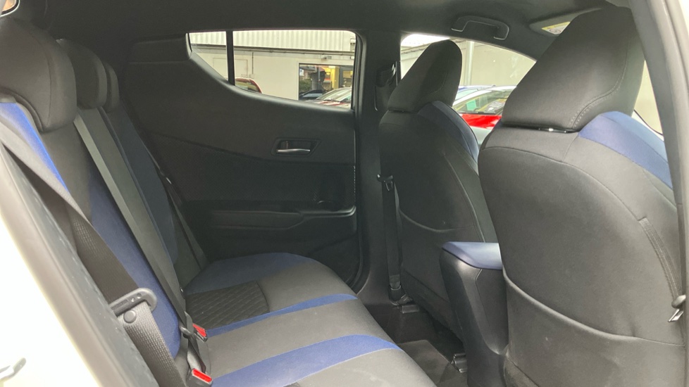Toyota C-HR 1.8 Hybrid Dynamic 5dr CVT Hybrid Hatchback - Image 8