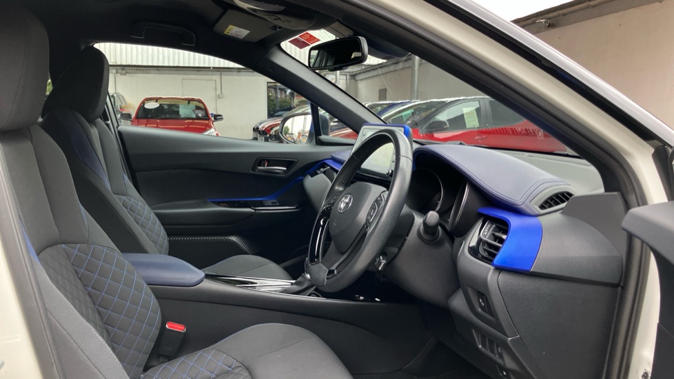 Toyota C-HR 1.8 Hybrid Dynamic 5dr CVT Hybrid Hatchback - Image 12