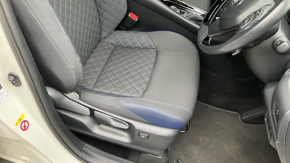Toyota C-HR 1.8 Hybrid Dynamic 5dr CVT Hybrid Hatchback - Image 17