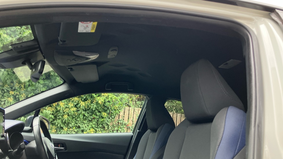 Toyota C-HR 1.8 Hybrid Dynamic 5dr CVT Hybrid Hatchback - Image 19