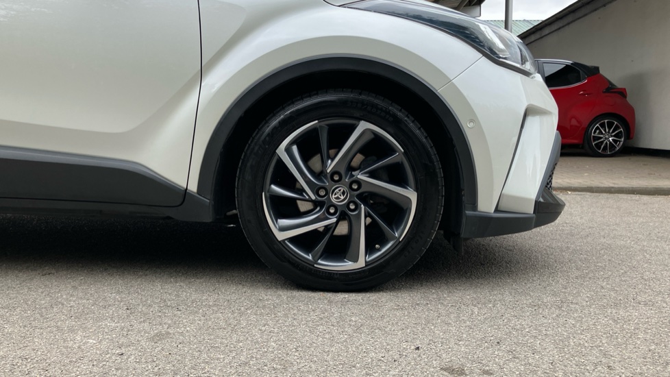 Toyota C-HR 1.8 Hybrid Dynamic 5dr CVT Hybrid Hatchback - Image 25