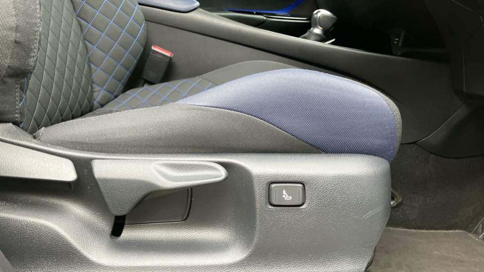Toyota C-HR 1.8 Hybrid Dynamic 5dr CVT Hybrid Hatchback - Image 30