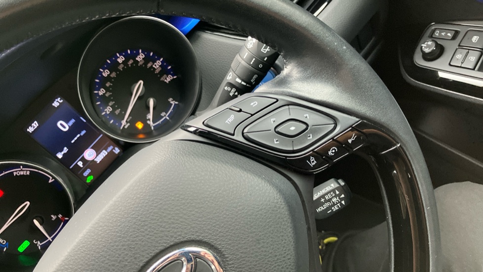 Toyota C-HR 1.8 Hybrid Dynamic 5dr CVT Hybrid Hatchback - Image 35