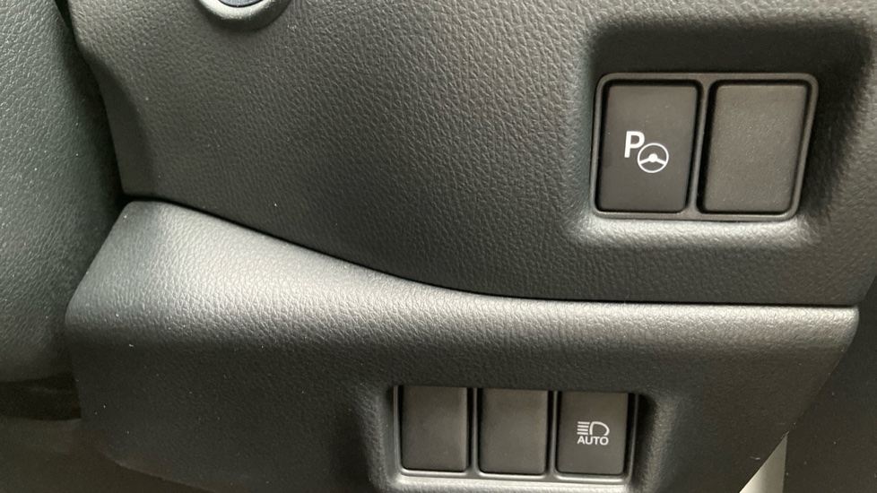 Toyota C-HR 1.8 Hybrid Dynamic 5dr CVT Hybrid Hatchback - Image 46
