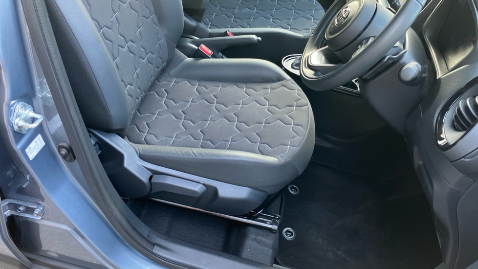 Toyota Aygo X 1.0 VVT-i Exclusive 5dr Auto Petrol Hatchback - Image 17