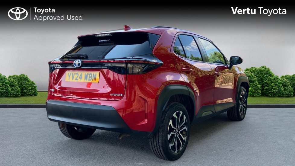 Toyota Yaris Cross 1.5 Hybrid Design 5dr CVT Hybrid Estate - Image 2