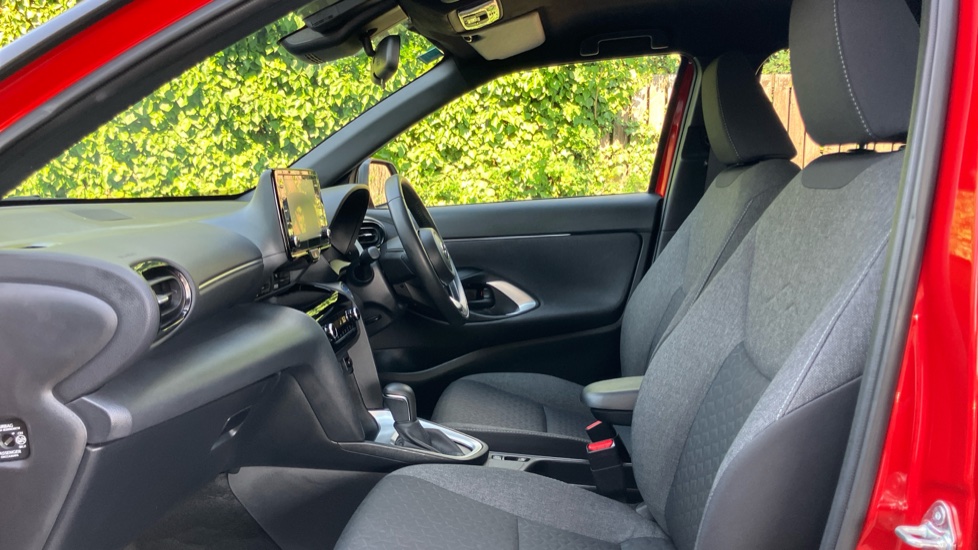 Toyota Yaris Cross 1.5 Hybrid Design 5dr CVT Hybrid Estate - Image 5