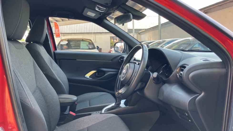 Toyota Yaris Cross 1.5 Hybrid Design 5dr CVT Hybrid Estate - Image 12