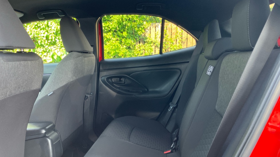 Toyota Yaris Cross 1.5 Hybrid Design 5dr CVT Hybrid Estate - Image 15