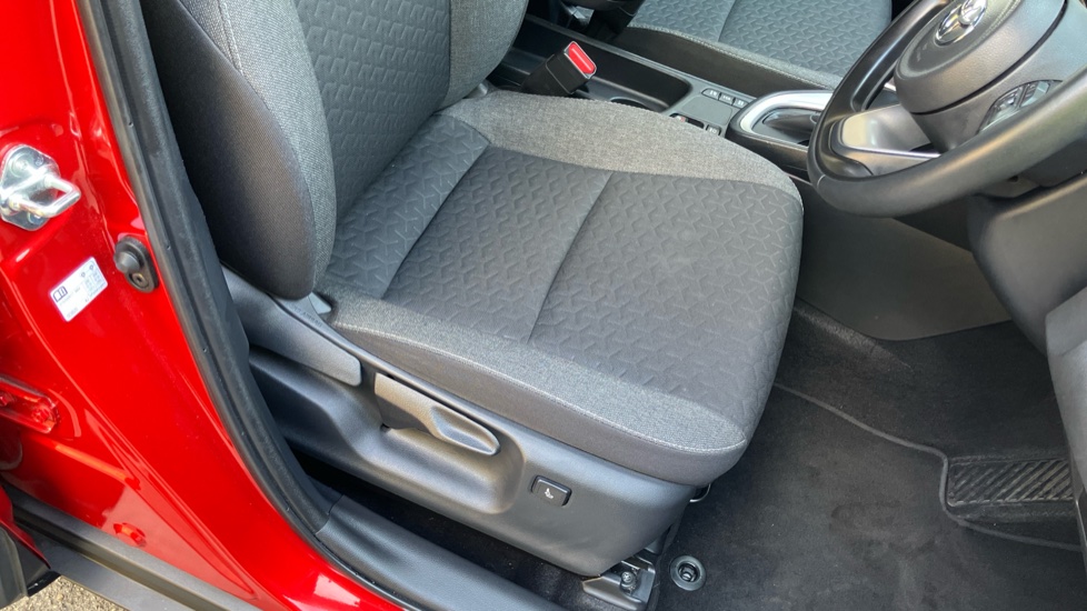 Toyota Yaris Cross 1.5 Hybrid Design 5dr CVT Hybrid Estate - Image 17