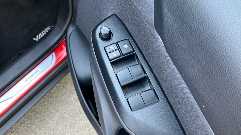Toyota Yaris Cross 1.5 Hybrid Design 5dr CVT Hybrid Estate - Image 31