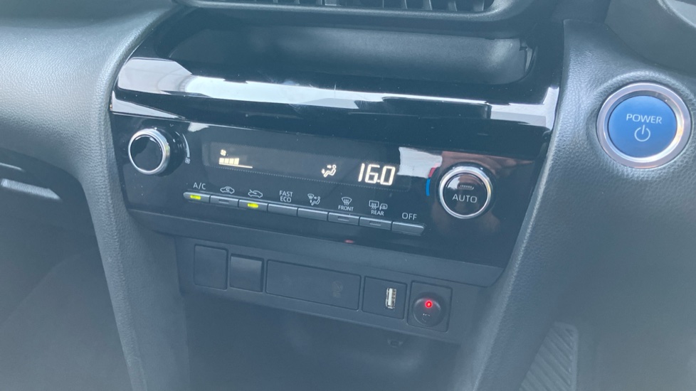 Toyota Yaris Cross 1.5 Hybrid Design 5dr CVT Hybrid Estate - Image 35