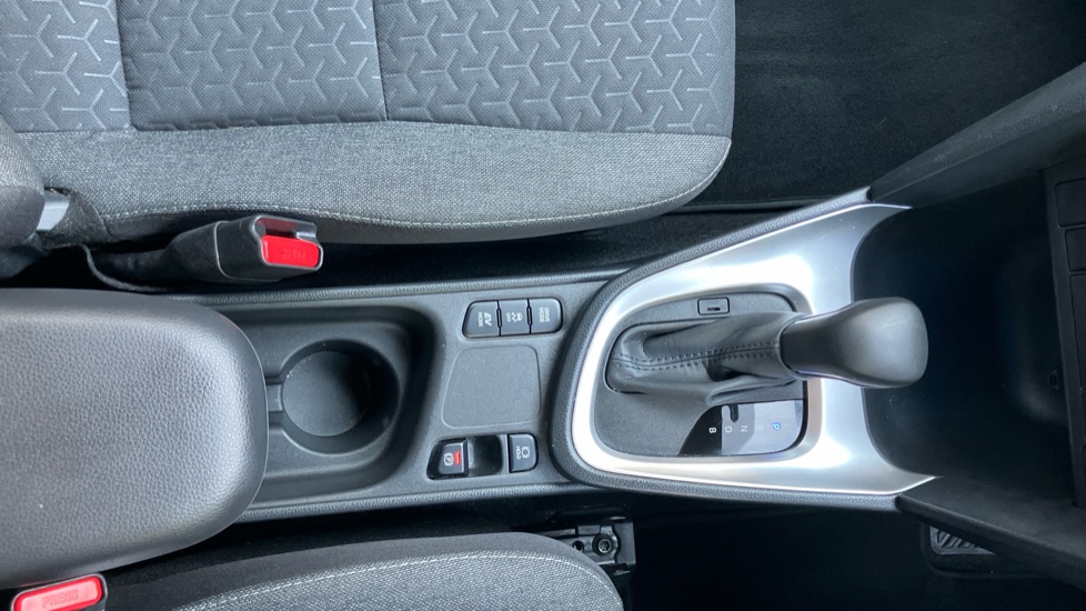 Toyota Yaris Cross 1.5 Hybrid Design 5dr CVT Hybrid Estate - Image 49