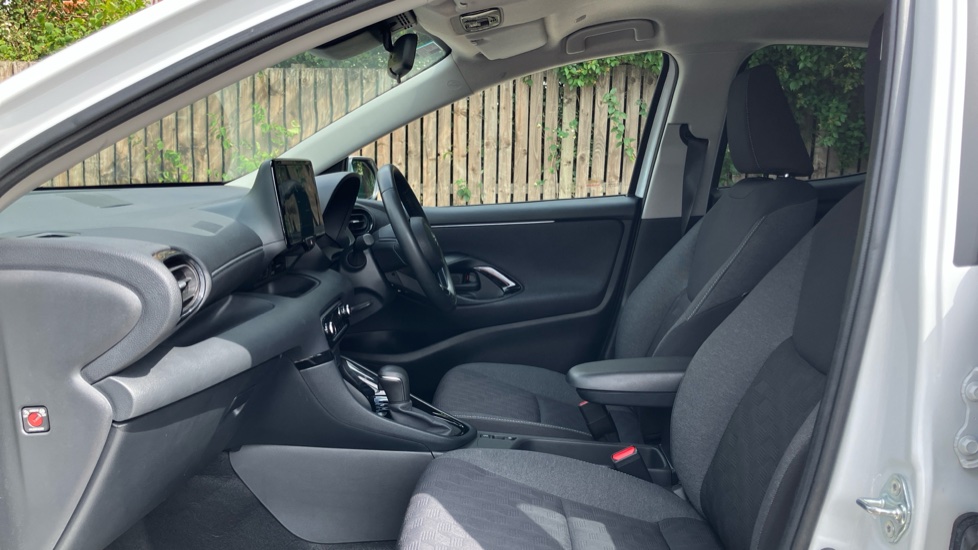 Toyota Yaris 1.5 Hybrid Design 5dr CVT Hybrid Hatchback - Image 5