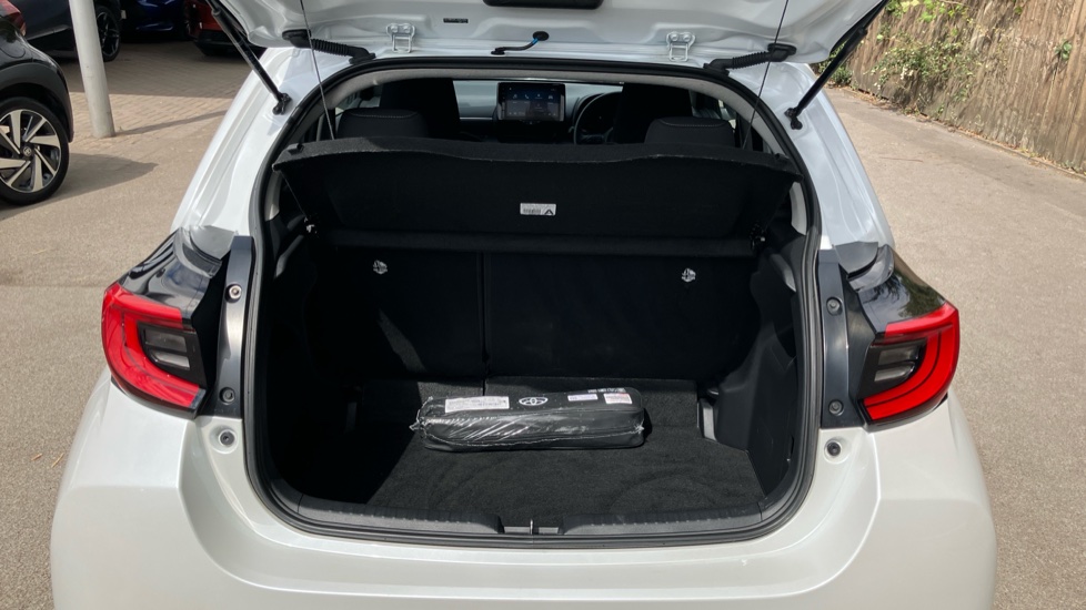 Toyota Yaris 1.5 Hybrid Design 5dr CVT Hybrid Hatchback - Image 13