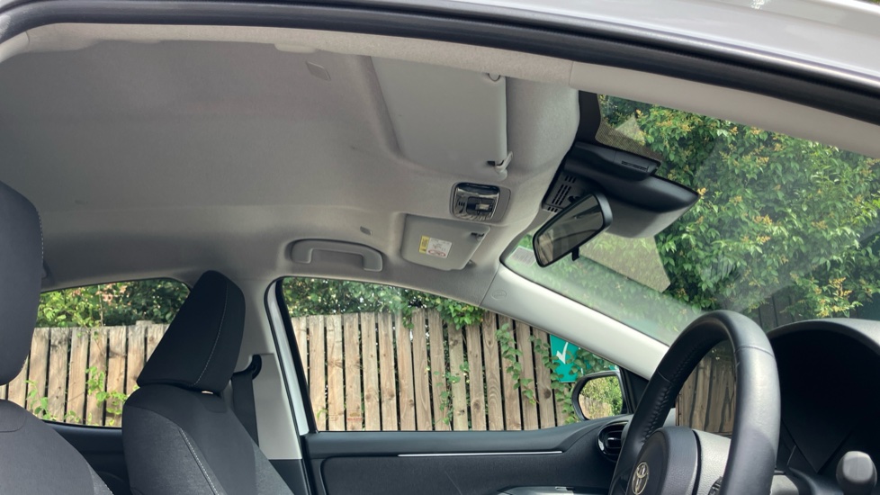 Toyota Yaris 1.5 Hybrid Design 5dr CVT Hybrid Hatchback - Image 19