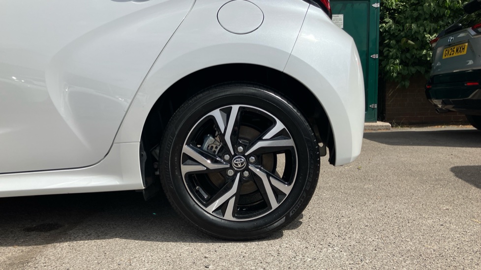 Toyota Yaris 1.5 Hybrid Design 5dr CVT Hybrid Hatchback - Image 25