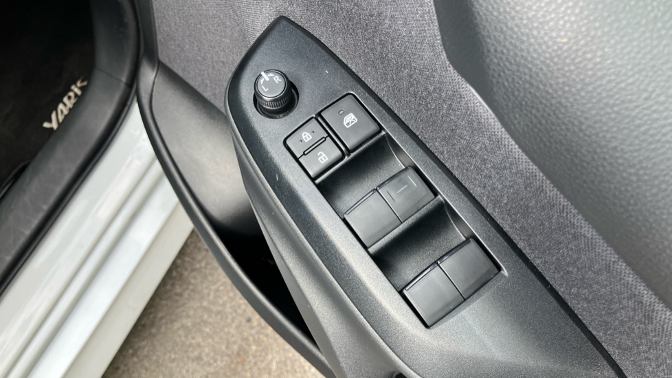 Toyota Yaris 1.5 Hybrid Design 5dr CVT Hybrid Hatchback - Image 30