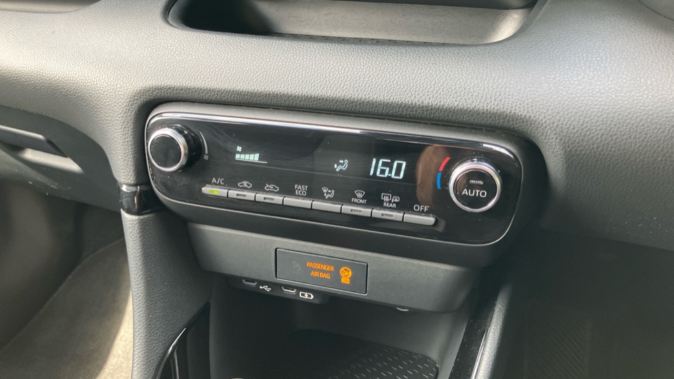 Toyota Yaris 1.5 Hybrid Design 5dr CVT Hybrid Hatchback - Image 34